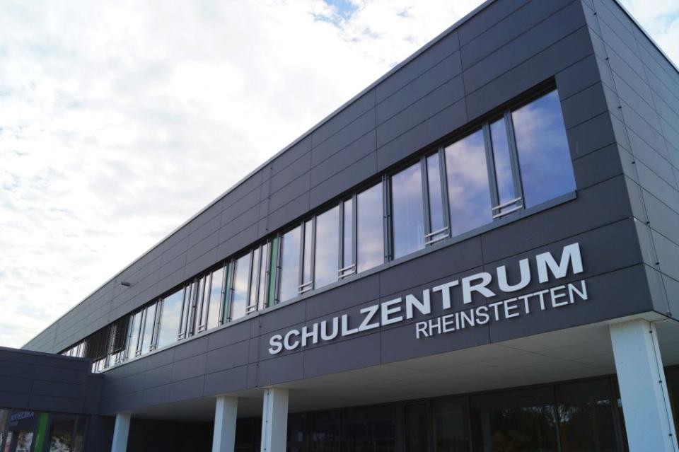Außenansicht des Schulzentrums Rheinstetten