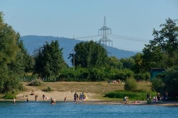 Badegäste am Fermasee; Bild: Fotofreunde Rheinstetten Badegäste am Fermasee