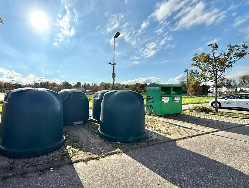 Glascontainer und Altkleiderbehälter - Symbolbild