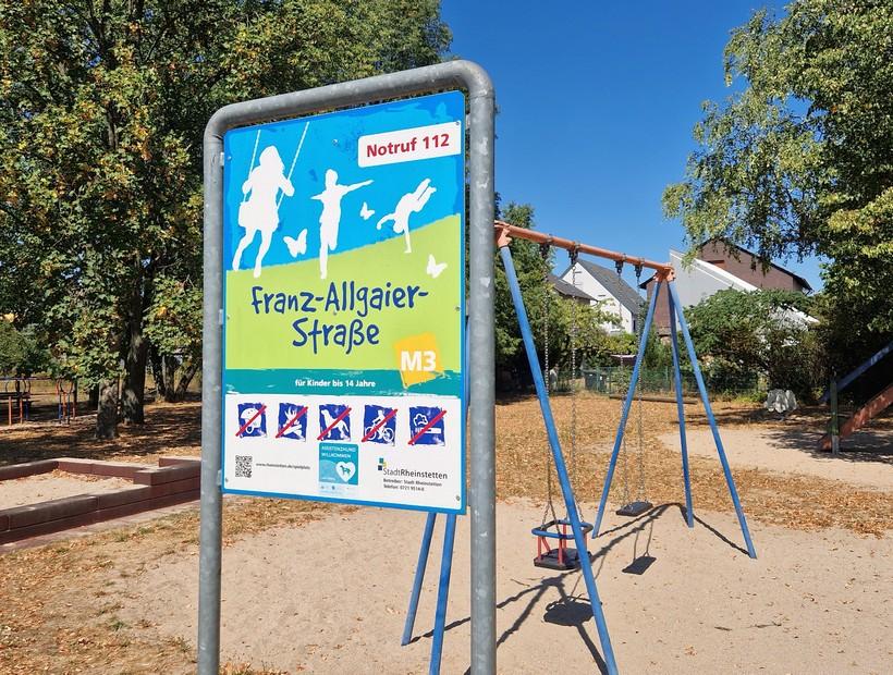 Spielplatz M3 - Franz-Allgaier-Straße mit Schaukeln und Sandkasten